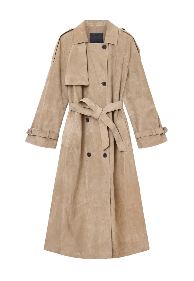 Beiger Trenchcoat aus Wildleder mit tailliertem Gürtel, langen Ärmeln, Knopfleiste und großem Kragen. Verfügt über Schulterklappen und Seitentaschen.