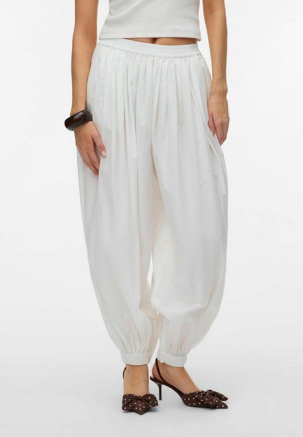 Vero Moda TROUSERS AWCANELLA HIGH WAIST TROUSERS - Trousers - snow white