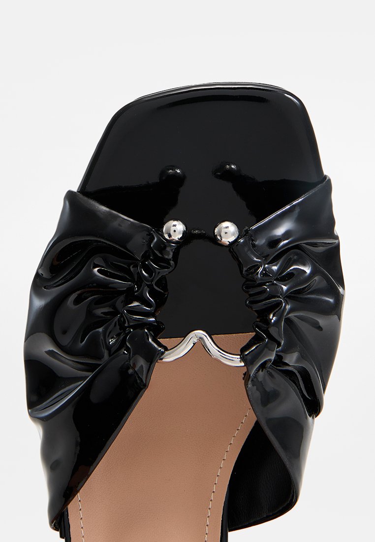 Love Moschino