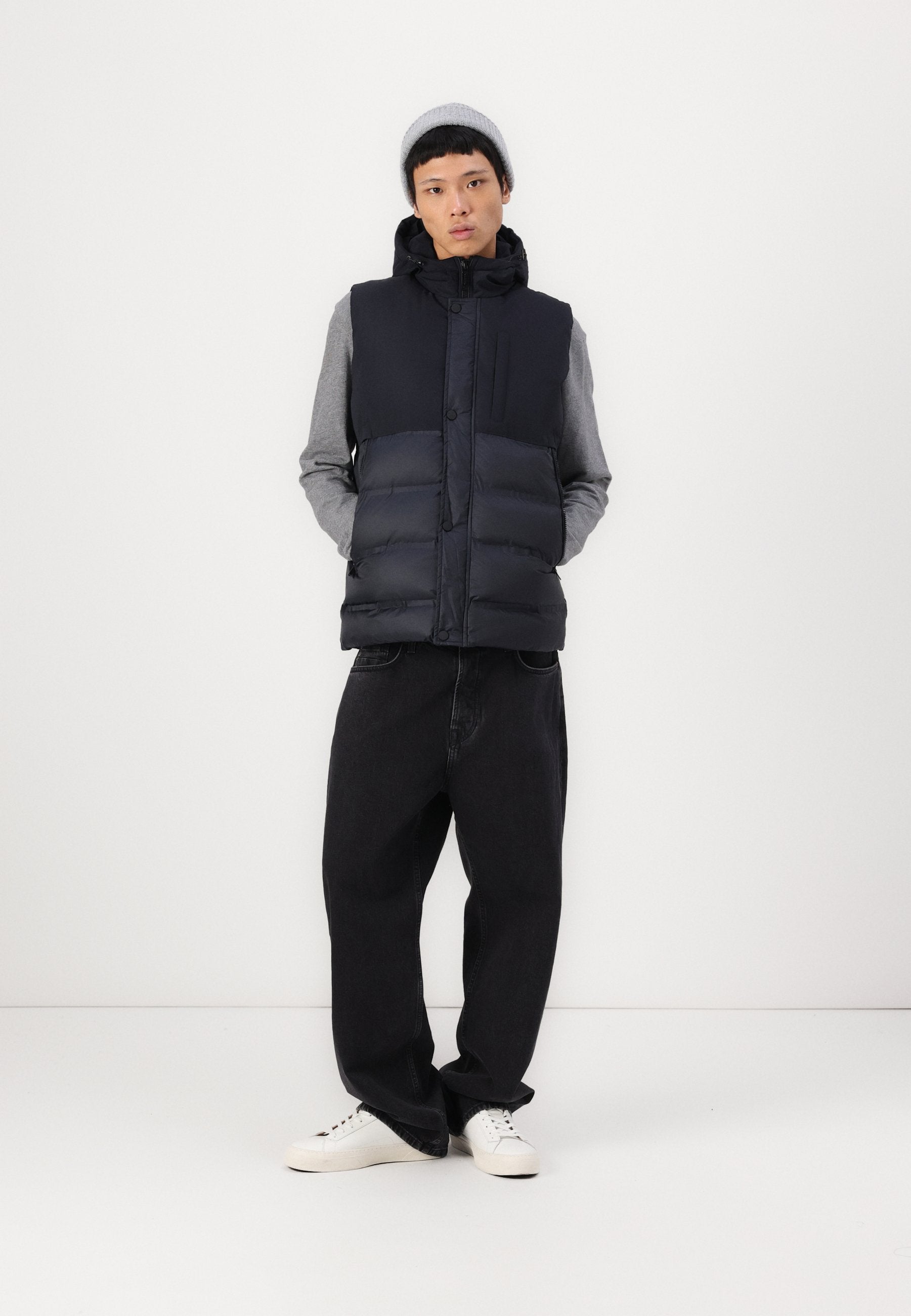 BHOUTERWEAR HOODED Media 2
