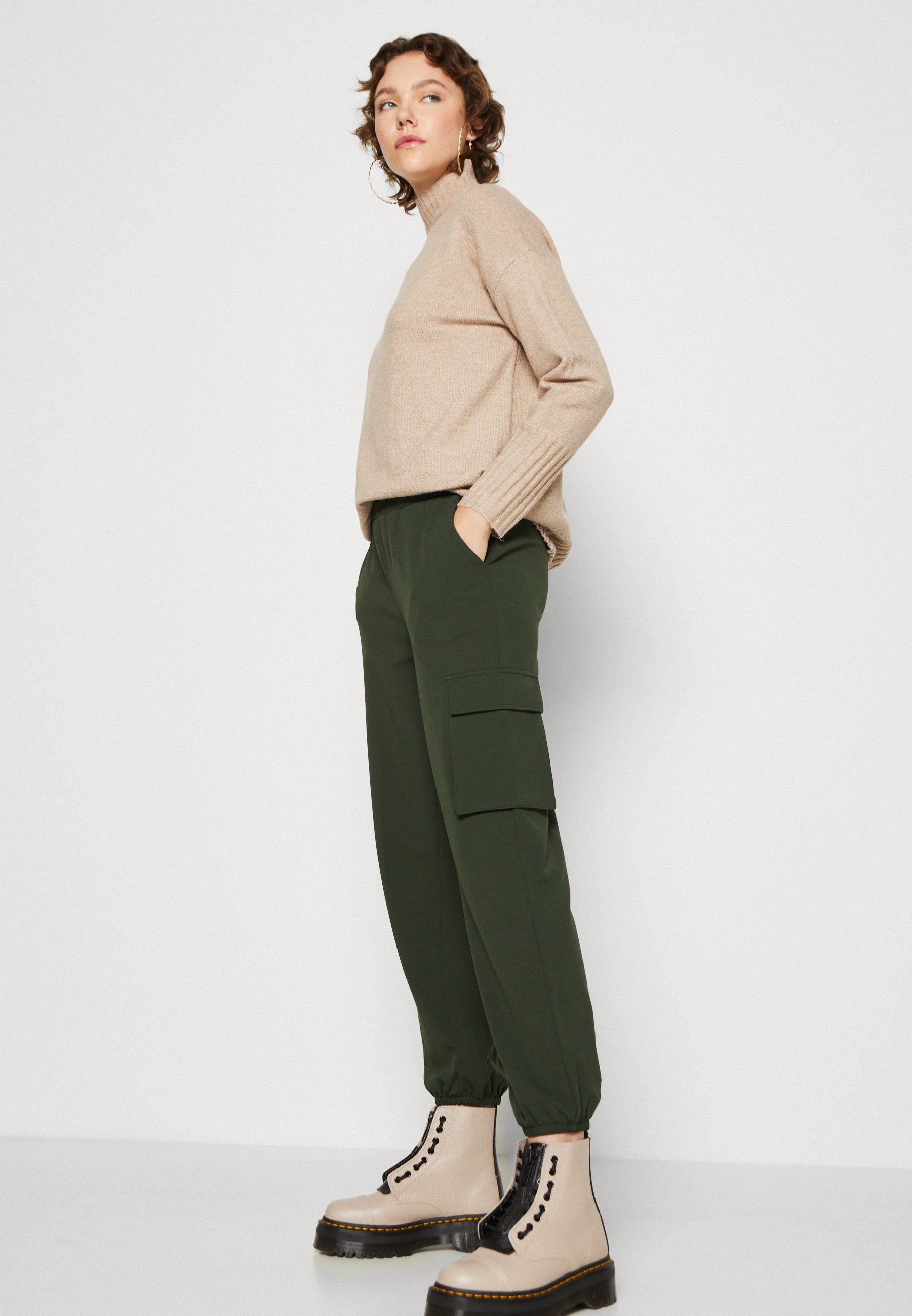 ONLOLA PANT Media 5