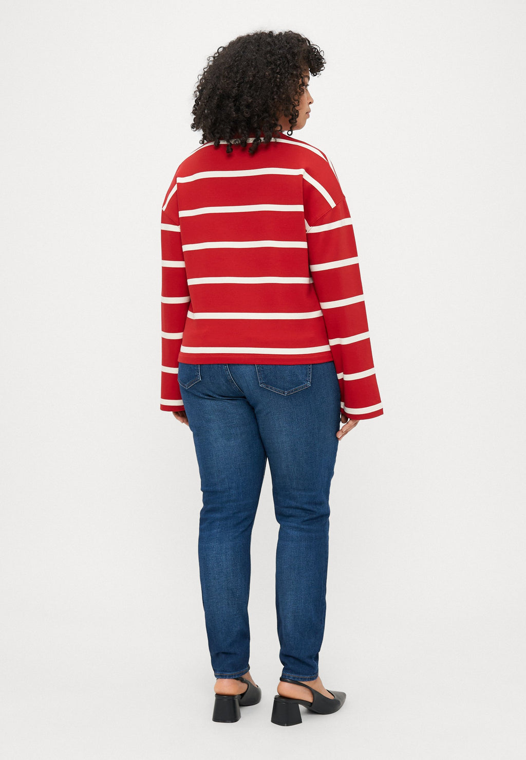 CURVE LOGO EMBROIDERY TERRY CREW NECK SWEATSHIRT Media 4
