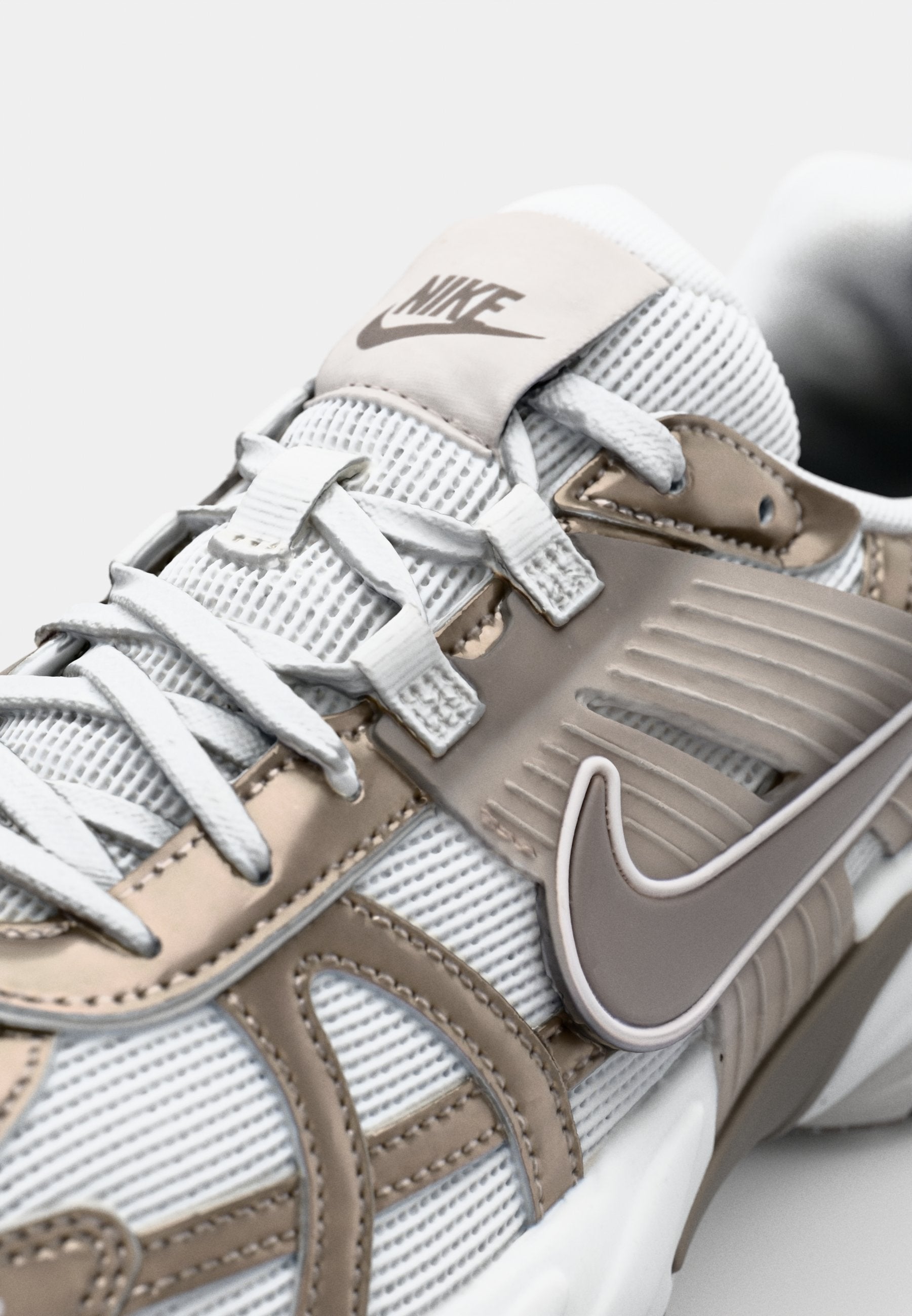 Nike Sportswear V2K RUN