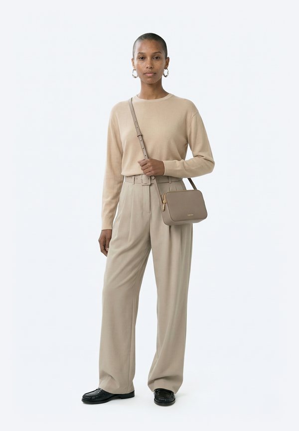 Calvin Klein FOIL LOGO ELONGATED CAMERA - Cross body bag - desert taupe