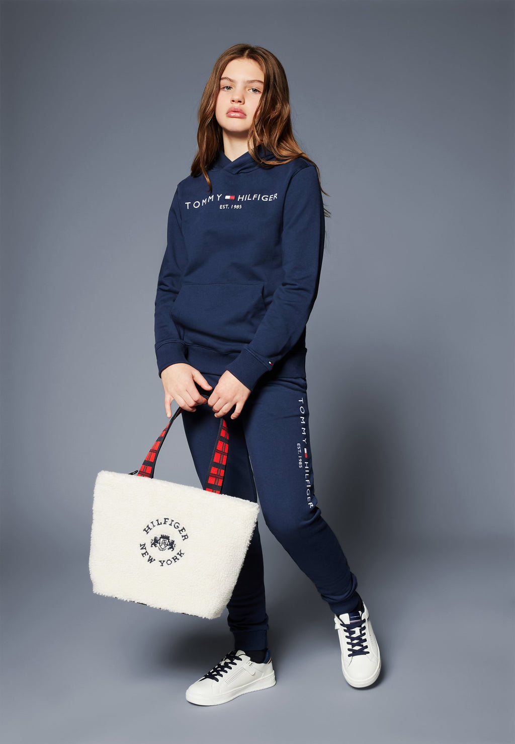 ESSENTIAL HOODIE UNISEX Media 2