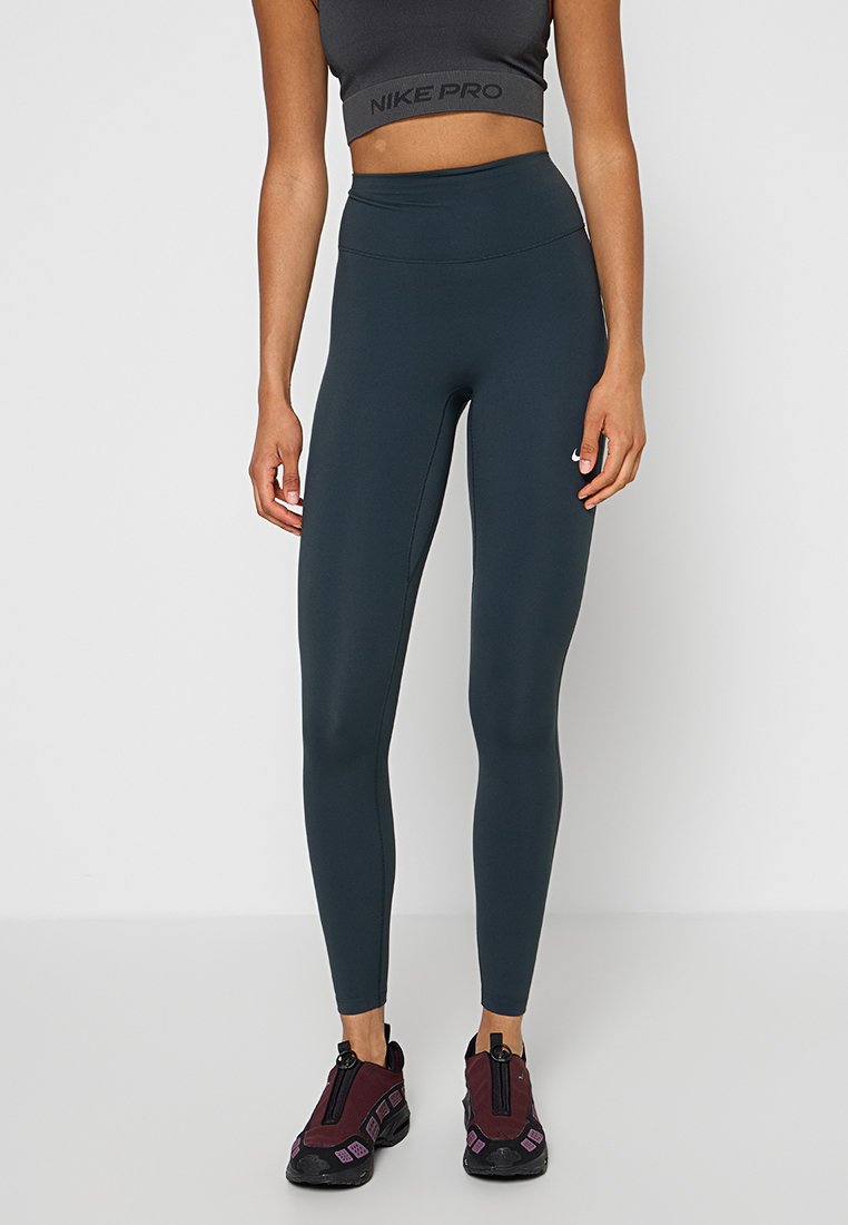 Nike Performance
