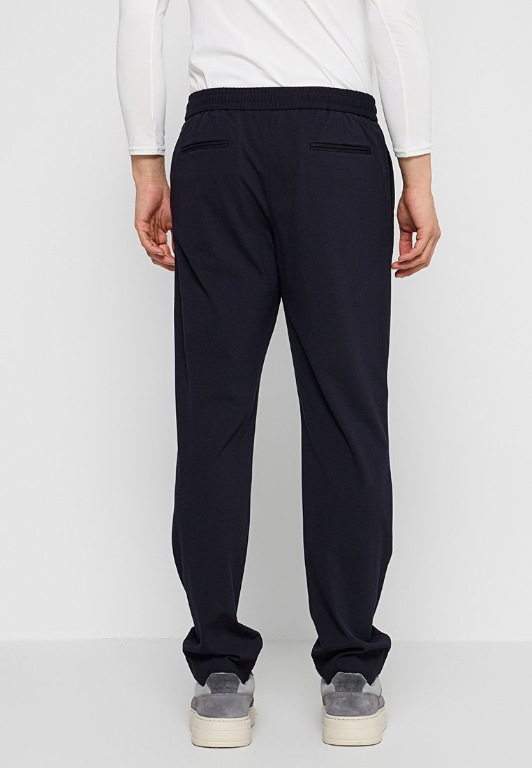 Selected NOAH SLIM FIT