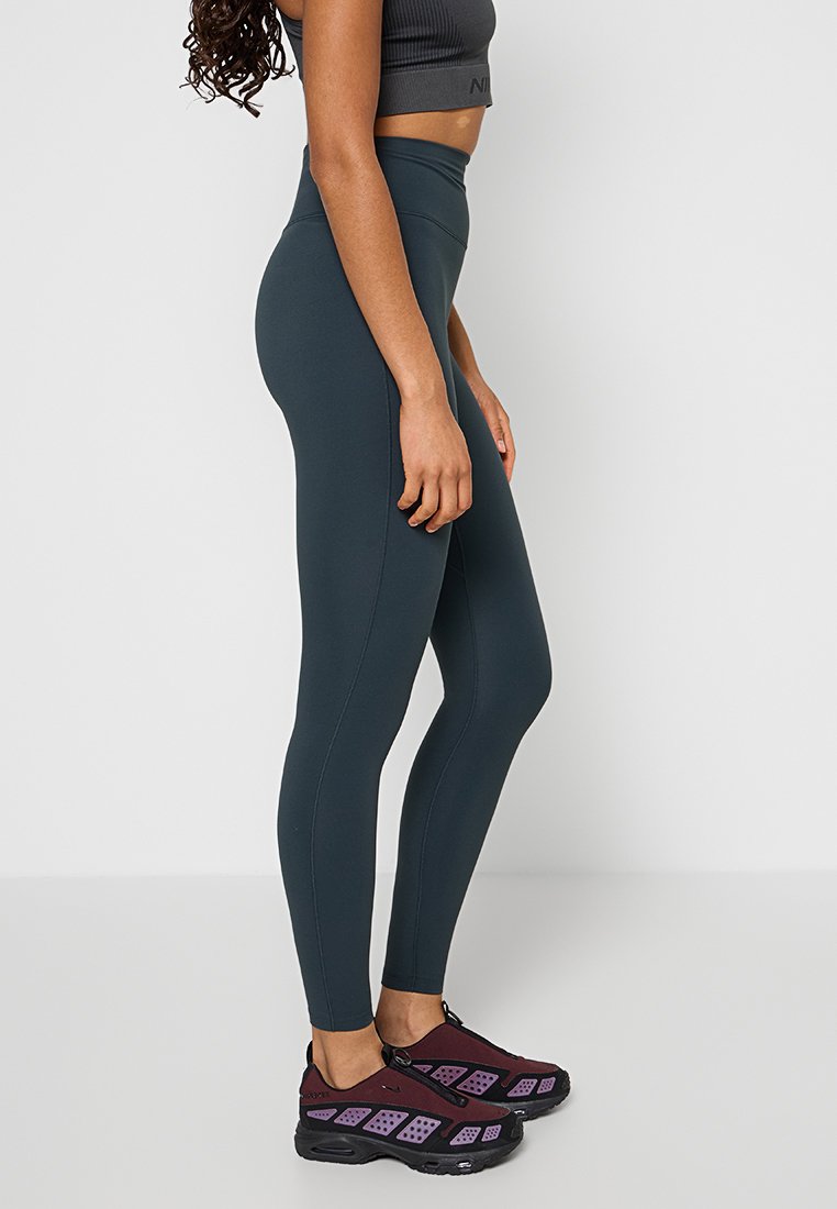 Nike Performance