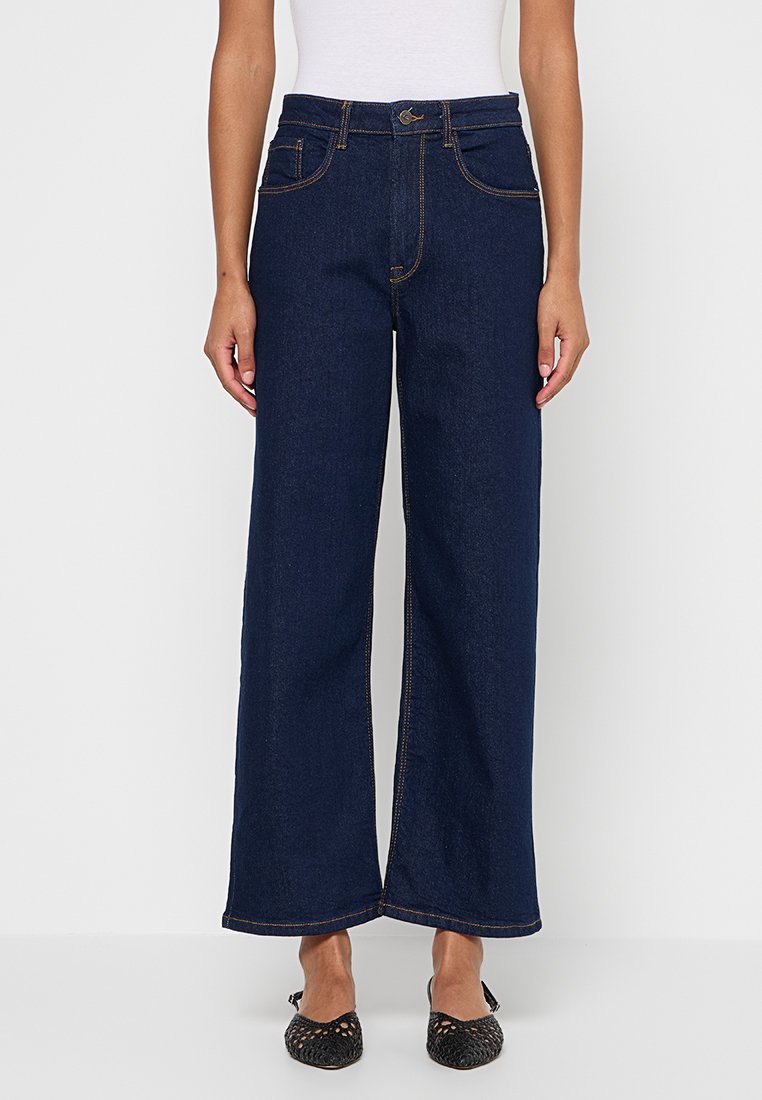 ONLY Petite Flared Jeans Media 1