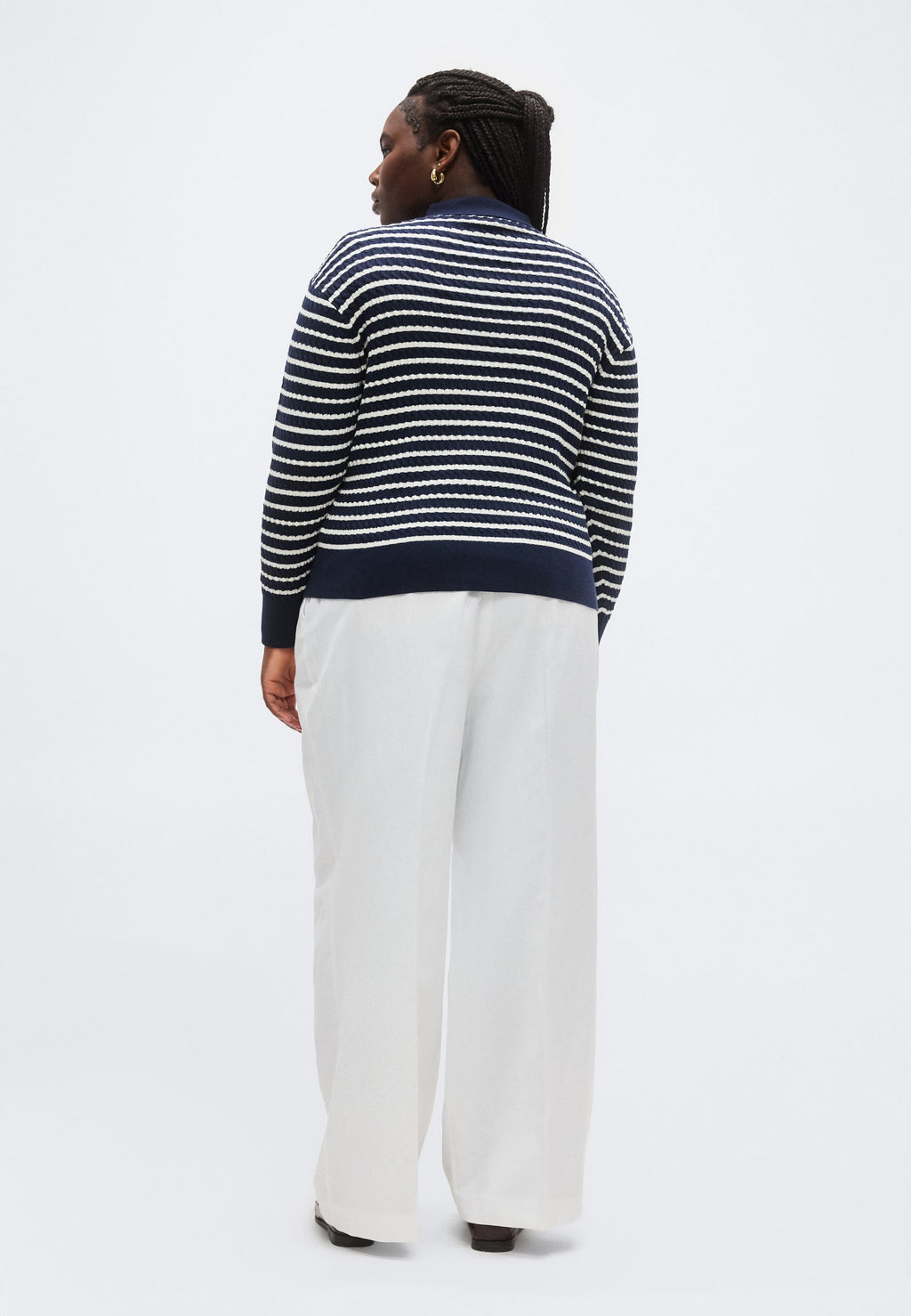 CURVE CABLE KNIT RELAXED POLO JUMPER Media 4