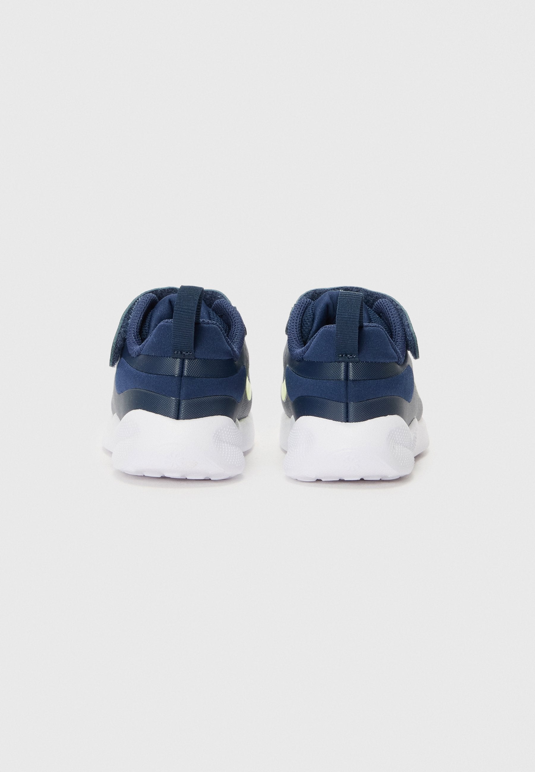 Nike Performance REVOLUTION 7