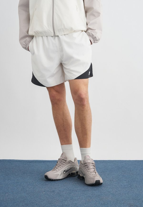 Nike Sportswear Shorts - sail/black/white