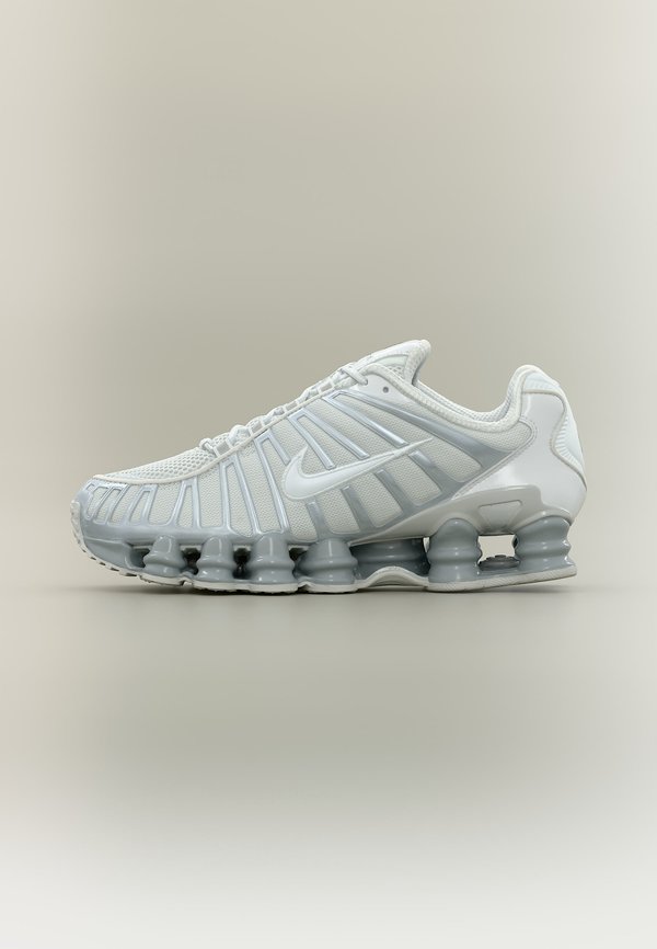 Nike Sportswear SHOX SE - Trainers - photon dust/white/metallic silver-coloured