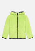 Flauschiger limettengrüner Hoodie mit Reißverschluss und Kapuze; verfügt über dunkelblaue Abschlüsse an Bündchen und Halsausschnitt; weiche Textur.