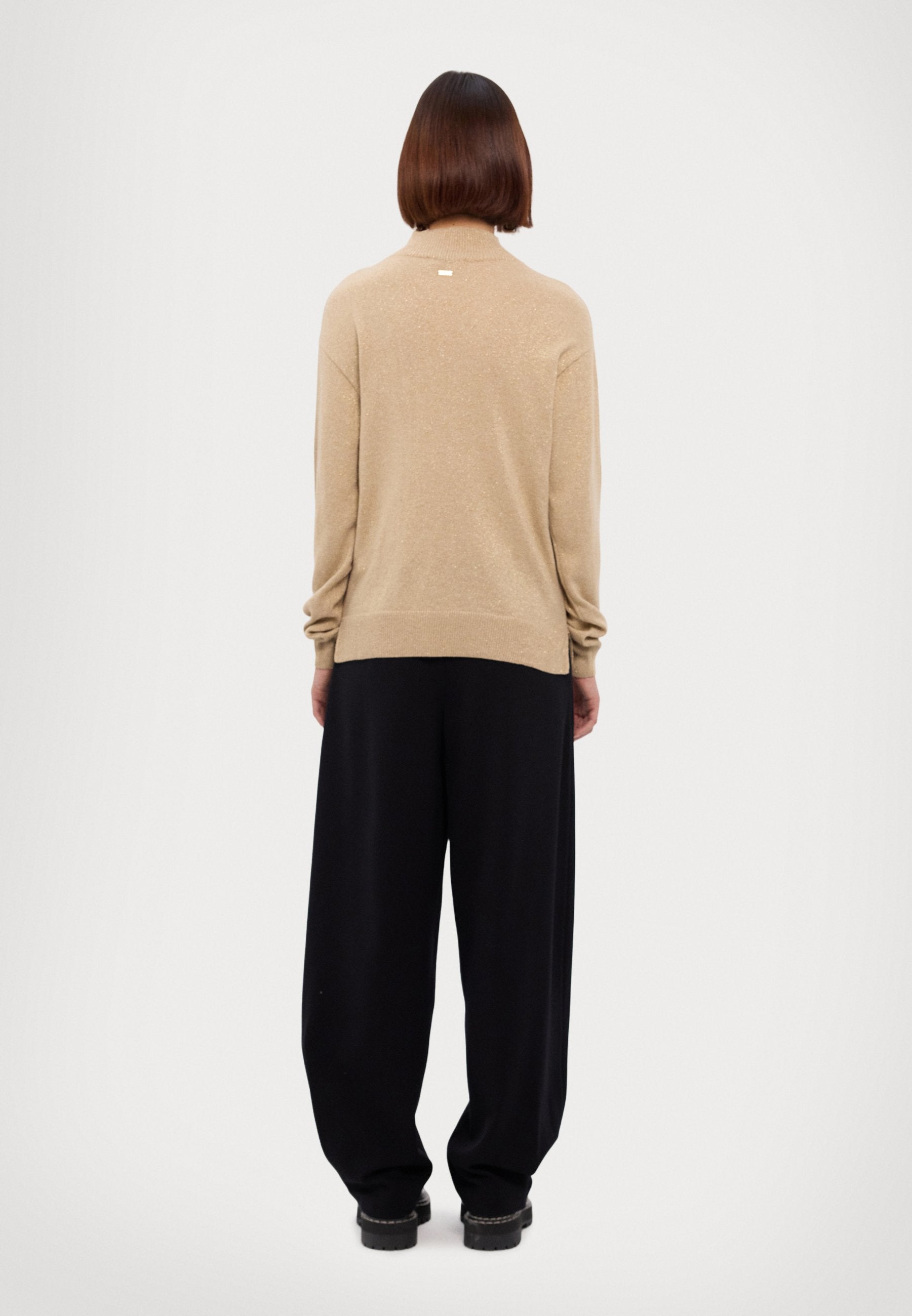 PULLOVER Media 4
