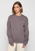 Grauer Rundhalsausschnitt-Sweatshirt mit gerippten Bündchen und Saum, das ein dezentes "DAILY PAPER"-Logo auf der Brust trägt. Weicher Baumwollmischstoff.