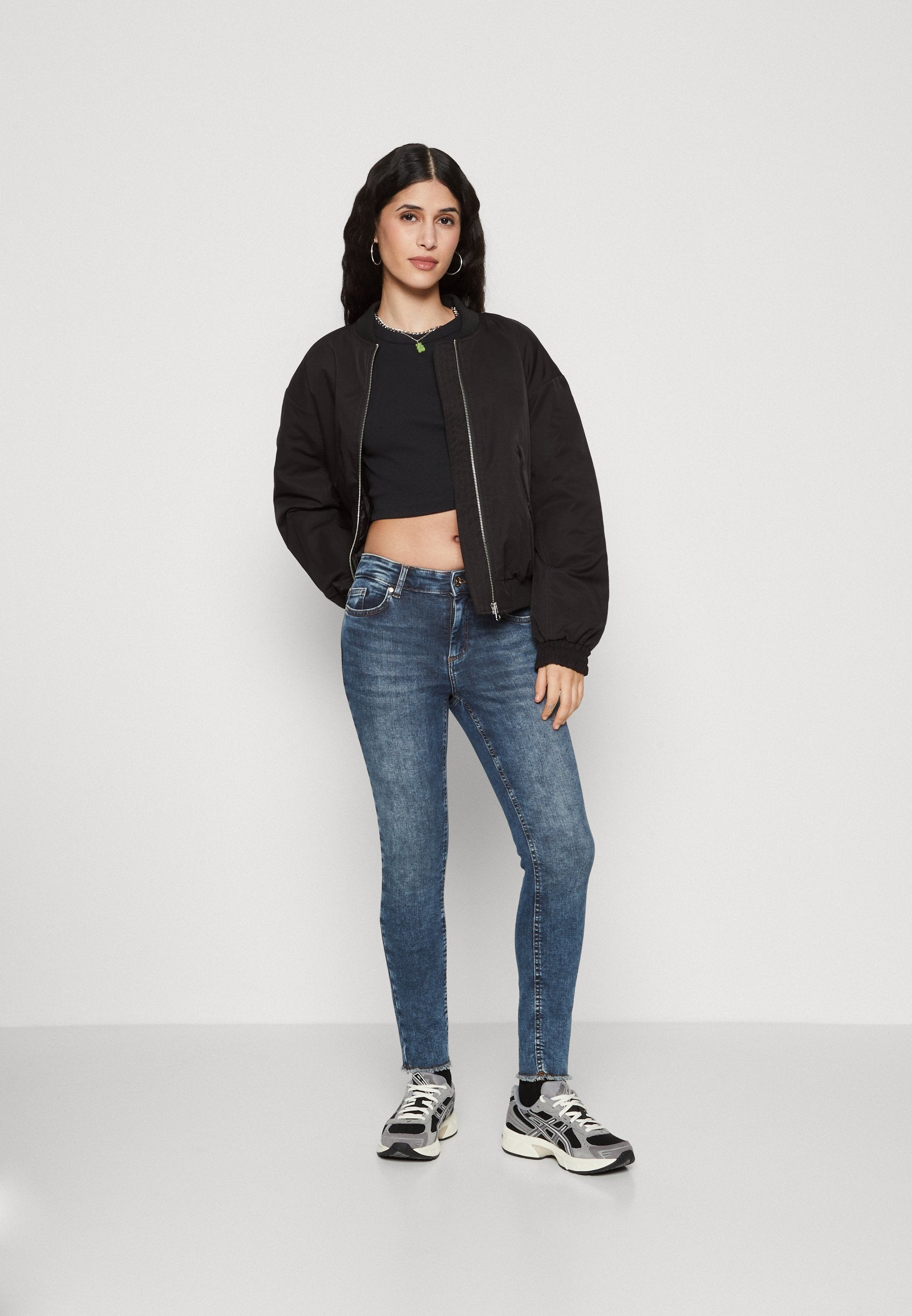 ONLBLUSH MID WAIST Media 2