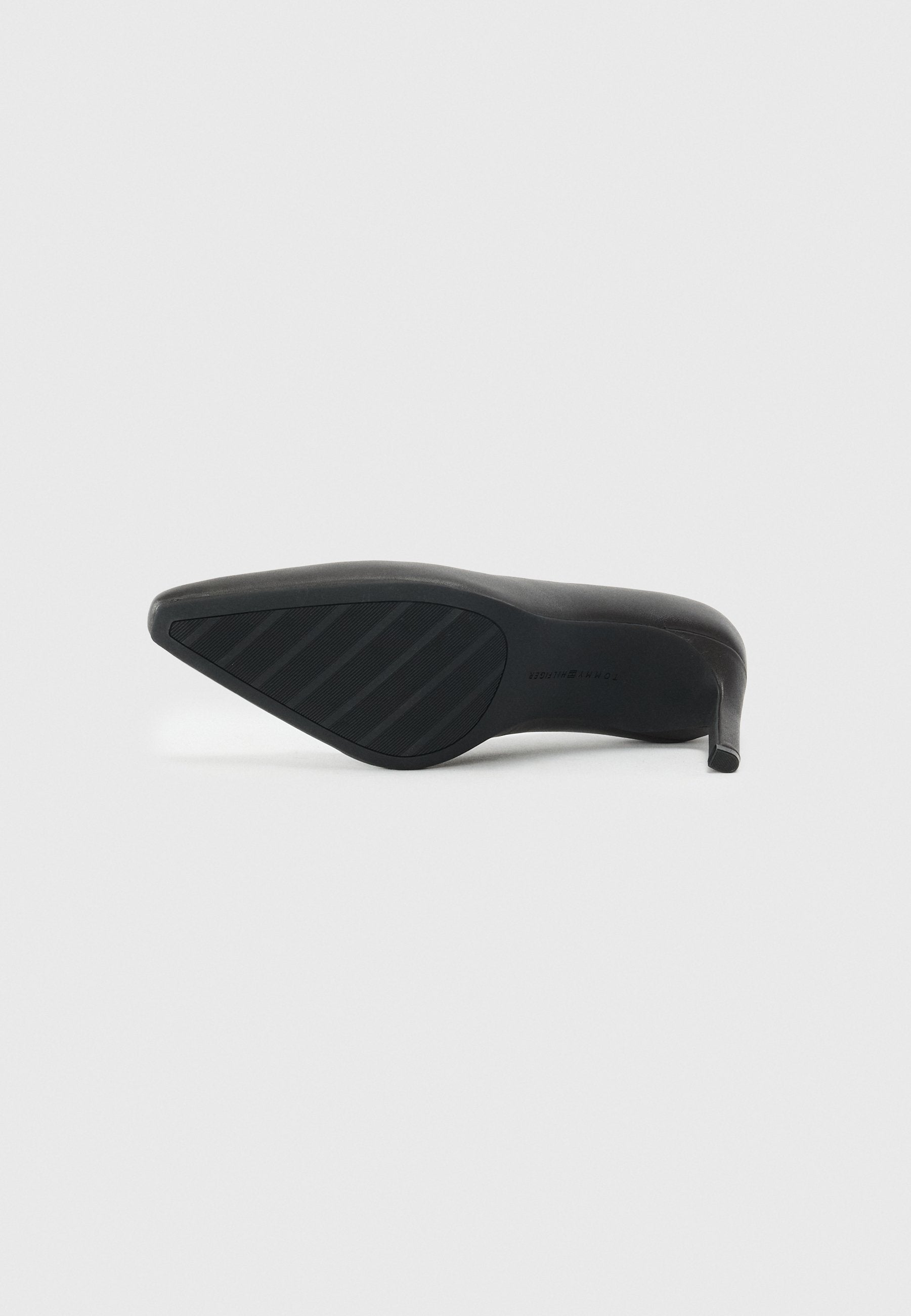 TH MONOGRAM PLAQUE LEATHER HIGH HEELS Media 6