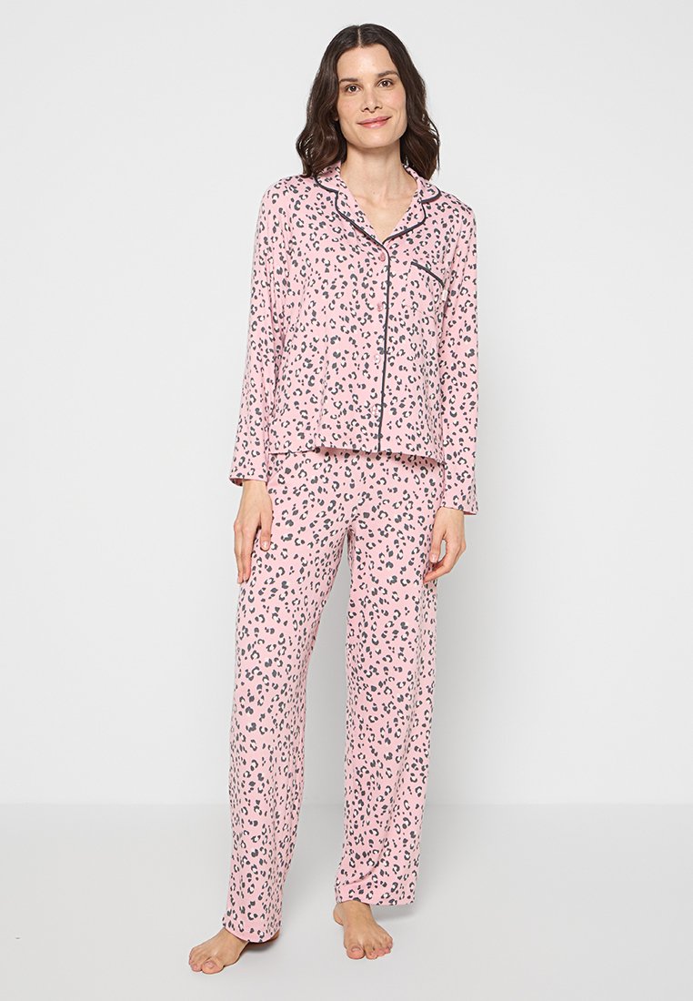 DKNY Loungewear Pyjama Media 1