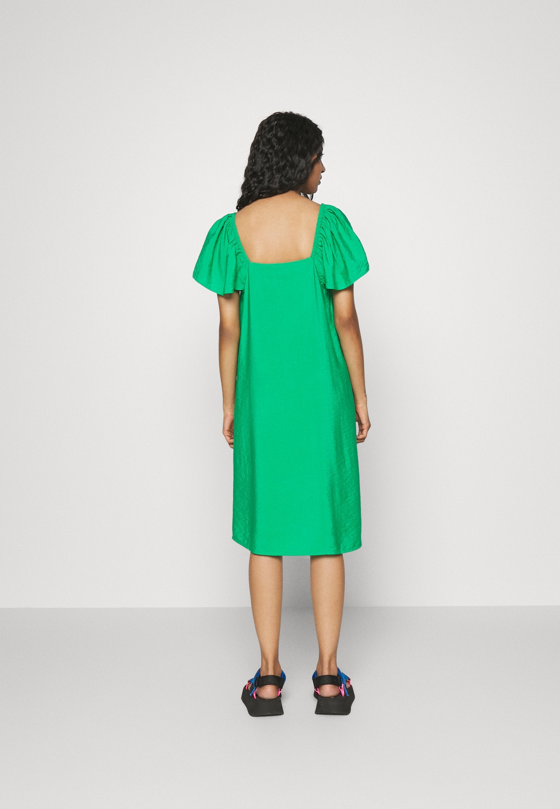 Vero Moda Petite VMSARA SQUARE NECK KNEE DRESS