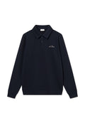 Marineblaues Langarm-Polohemd aus weichem Stoff, mit klassischem Kragen und kleinem gesticktem Logo auf der linken Brust.