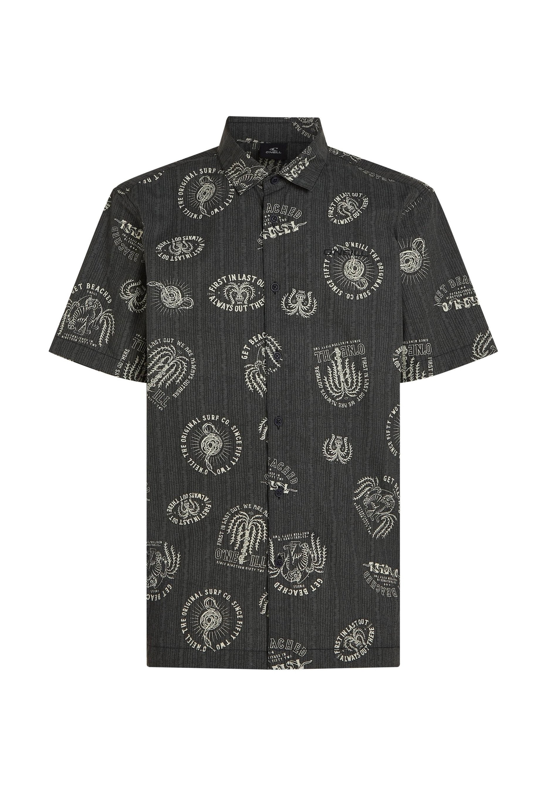 Schwarzes Kurzarmhemd mit weißen grafischen Prints, einschließlich Text und Mustern, mit Button-Down-Kragen und legerer Passform.
