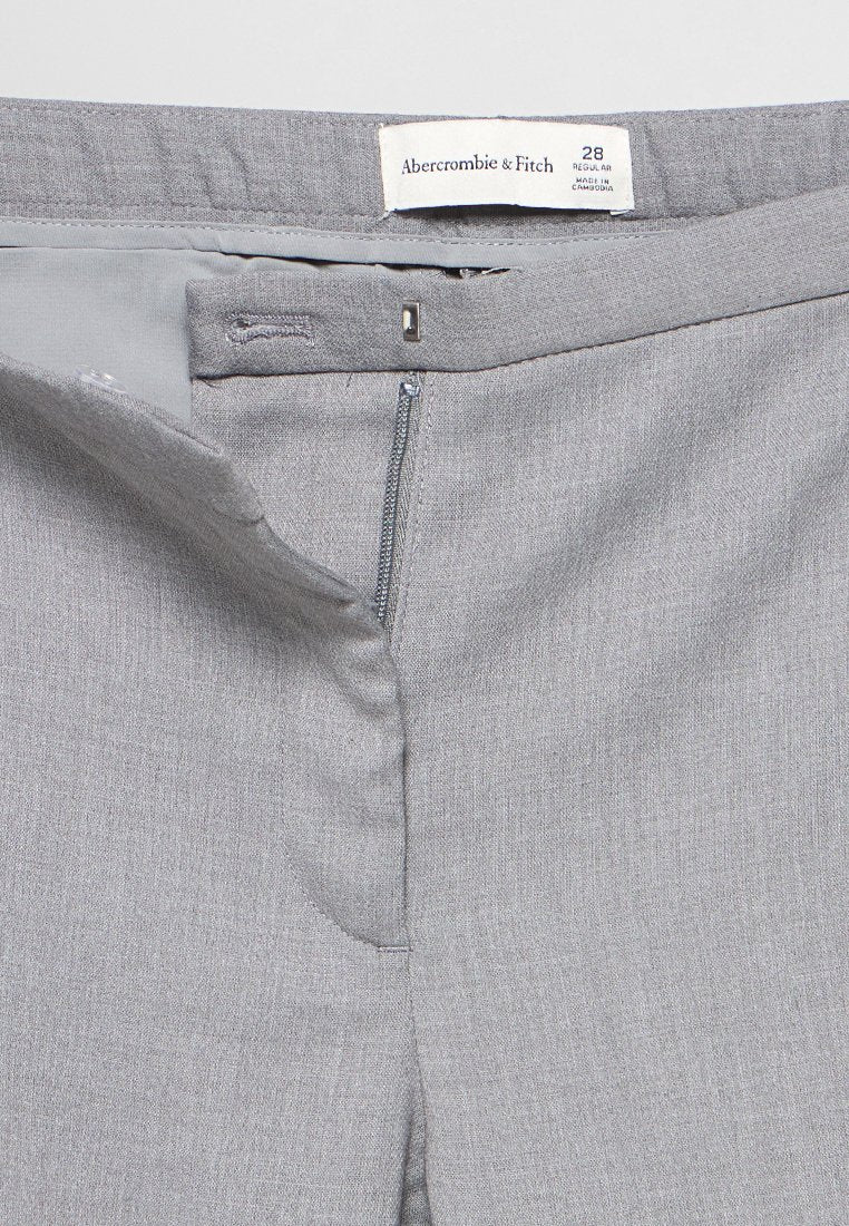 Abercrombie & Fitch REGULAR FIT