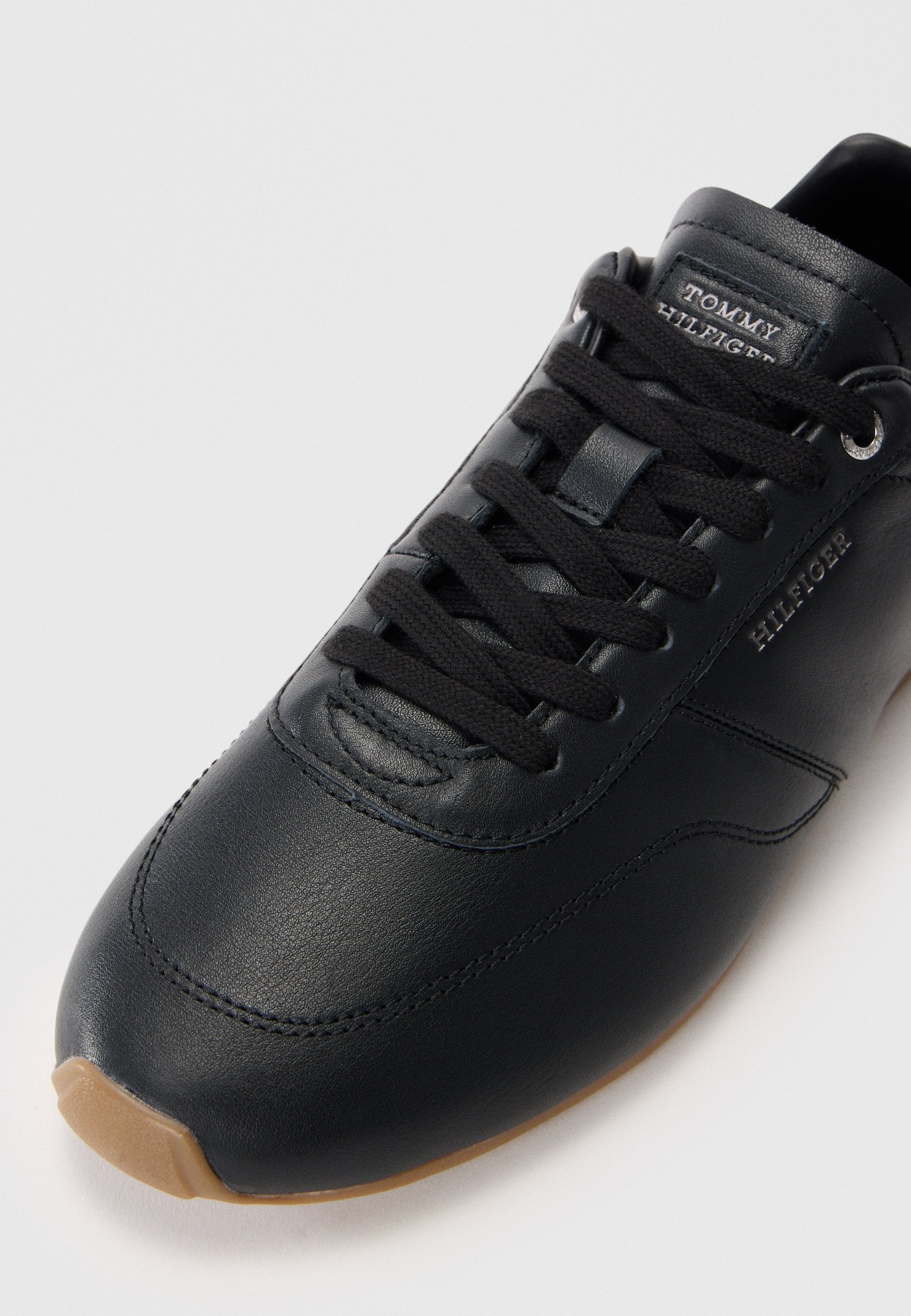 LOW PROFILE LOGO LEATHER TRAINERS Media 5