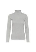 Grauer Rollkragenpullover aus Rippstoff, mit langen Ärmeln und figurbetontem Design, hohem Kragen und minimaler Gestaltung.