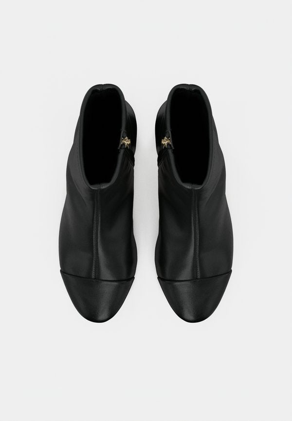 ALDO TIFFY PILLOW WALK