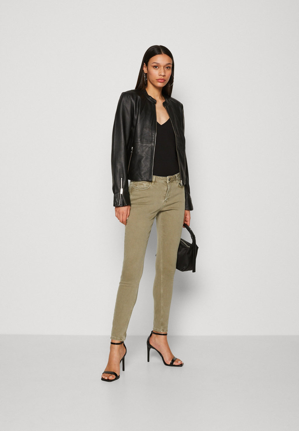Esprit Jeans Skinny Fit Media 2