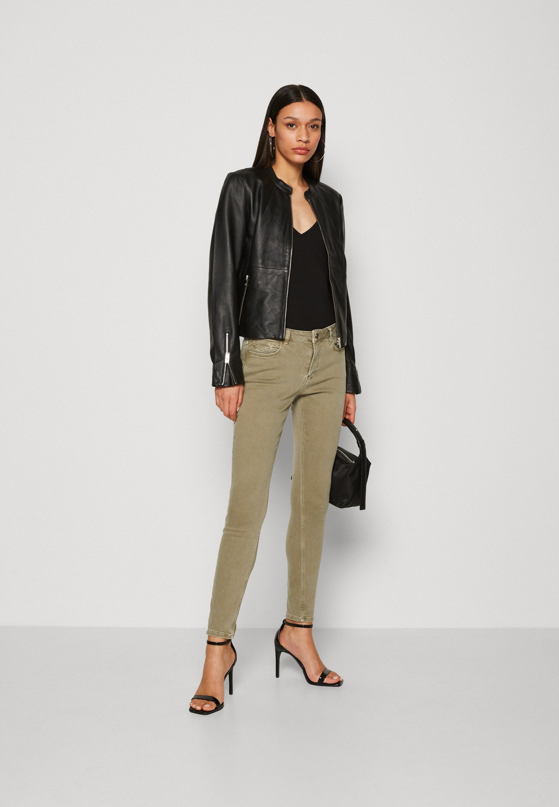 Esprit Jeans Skinny Fit Media 2