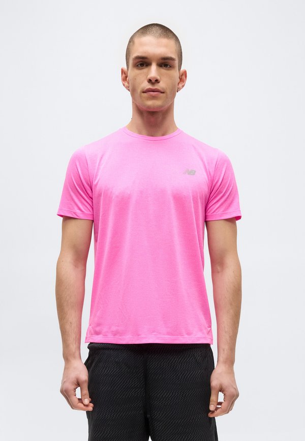 New Balance NB ATHLETICS RUN T-SHIRT - Basic T-shirt - pink heat heather/slate grey