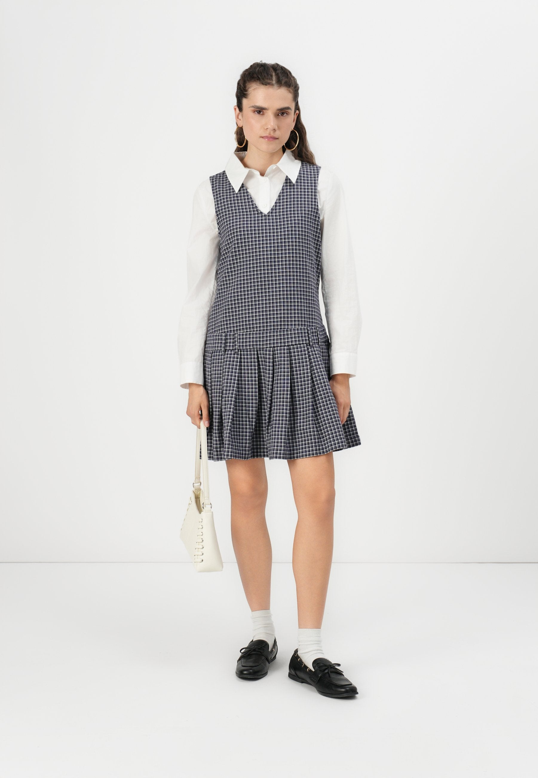 ONLISADORA V NECK SHORT DRESS Media 2