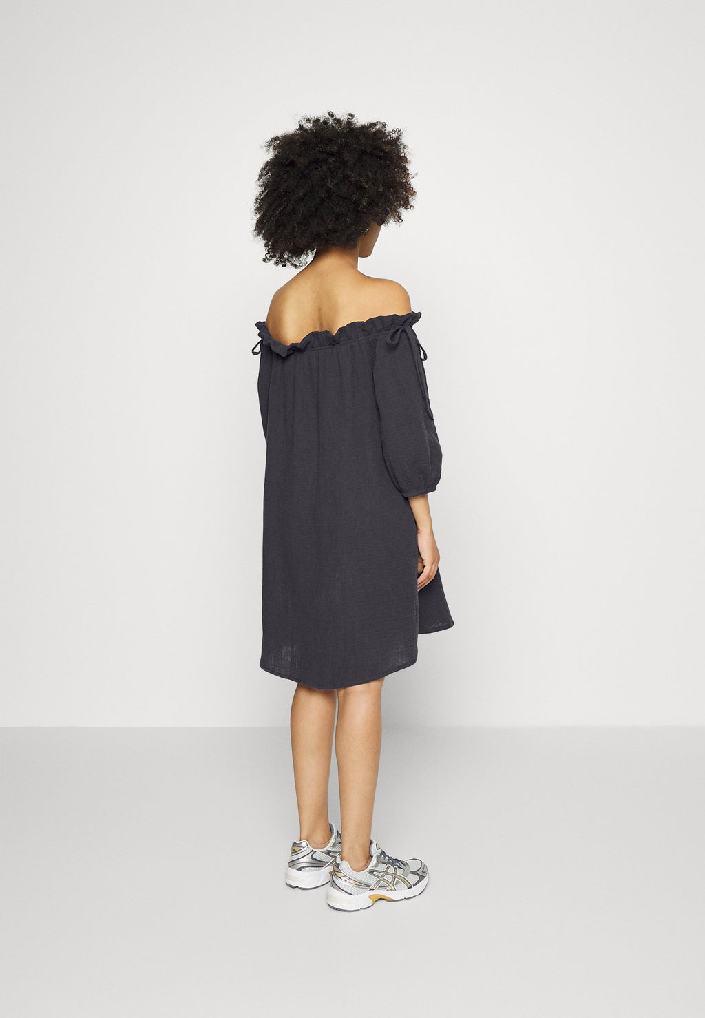 ONLTILLA THYRA OFF SHOULDER DRESS Media 4