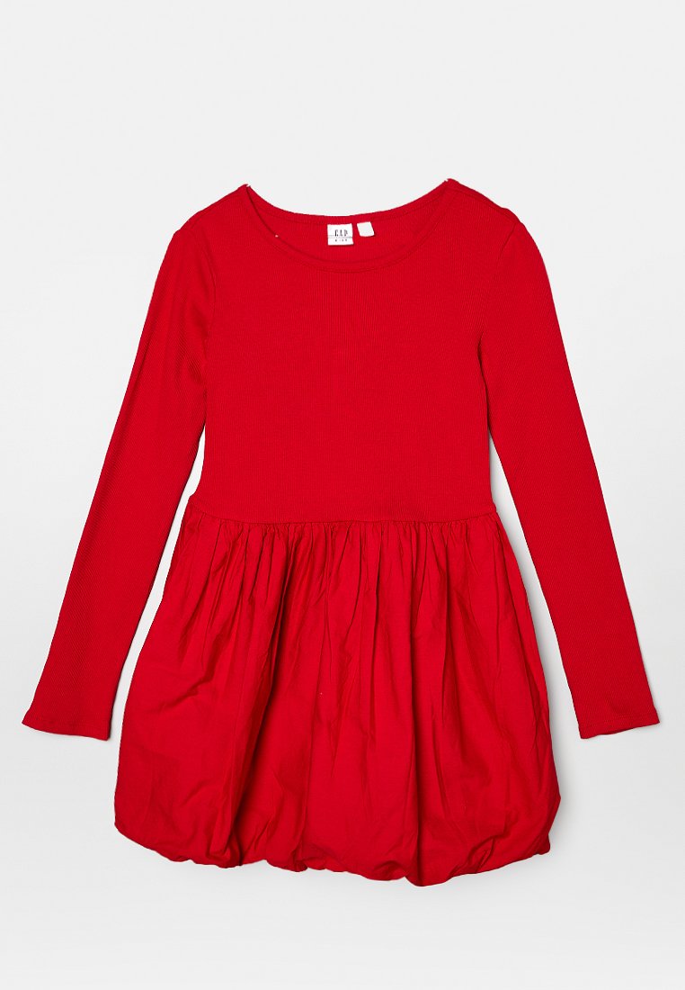 Rotes Kleid mit langen Ärmeln und gerippter Textur, tailliertem Oberteil und gerafftem Rock. Das Design verfügt über einen runden Ausschnitt und weichen Stoff.
