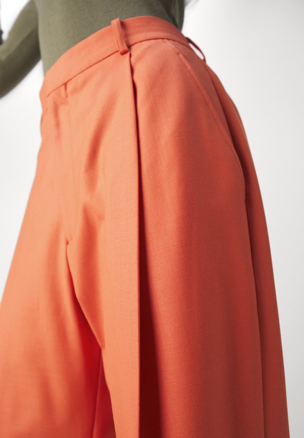 Victoria Beckham SINGLE PLEAT TROUSER