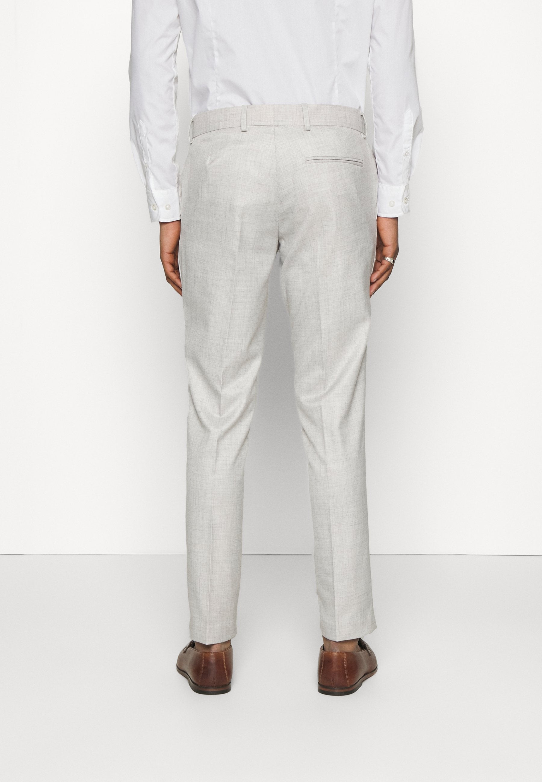 Isaac Dewhirst THE FASHION SUIT PEAK