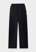 Schwarze Hose mit geradem Bein und elastischem Bund, kleines weißes Logo am oberen rechten Oberschenkel, flach auf hellem Hintergrund dargestellt.