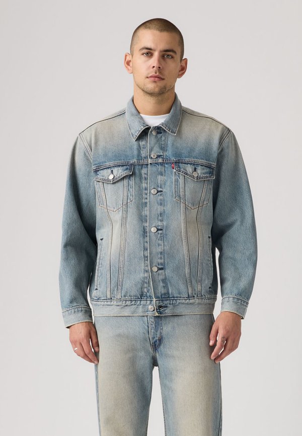 Levi's® RELAXED FIT TRUCKER