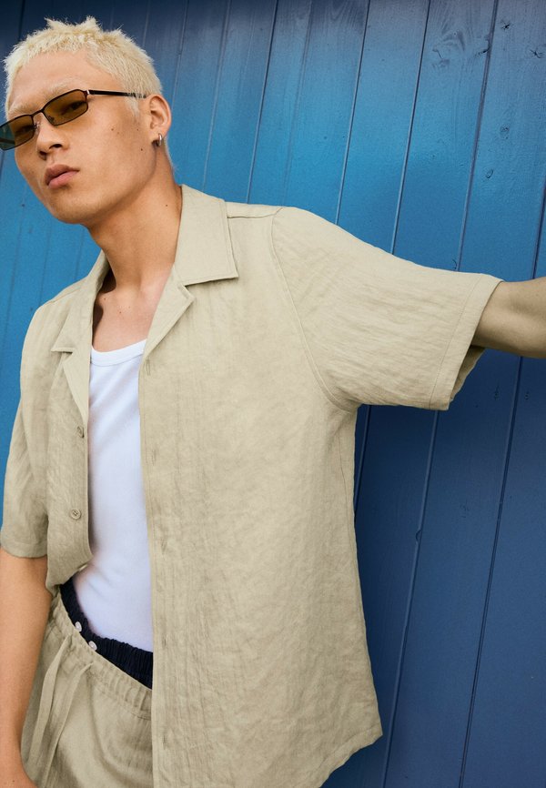 Bershka RUSTIC RELAXED - SHIRT  00999721 - Shirt - green