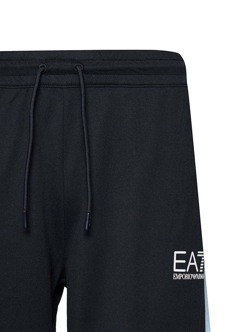 EA7 Emporio Armani Shorts Media 3