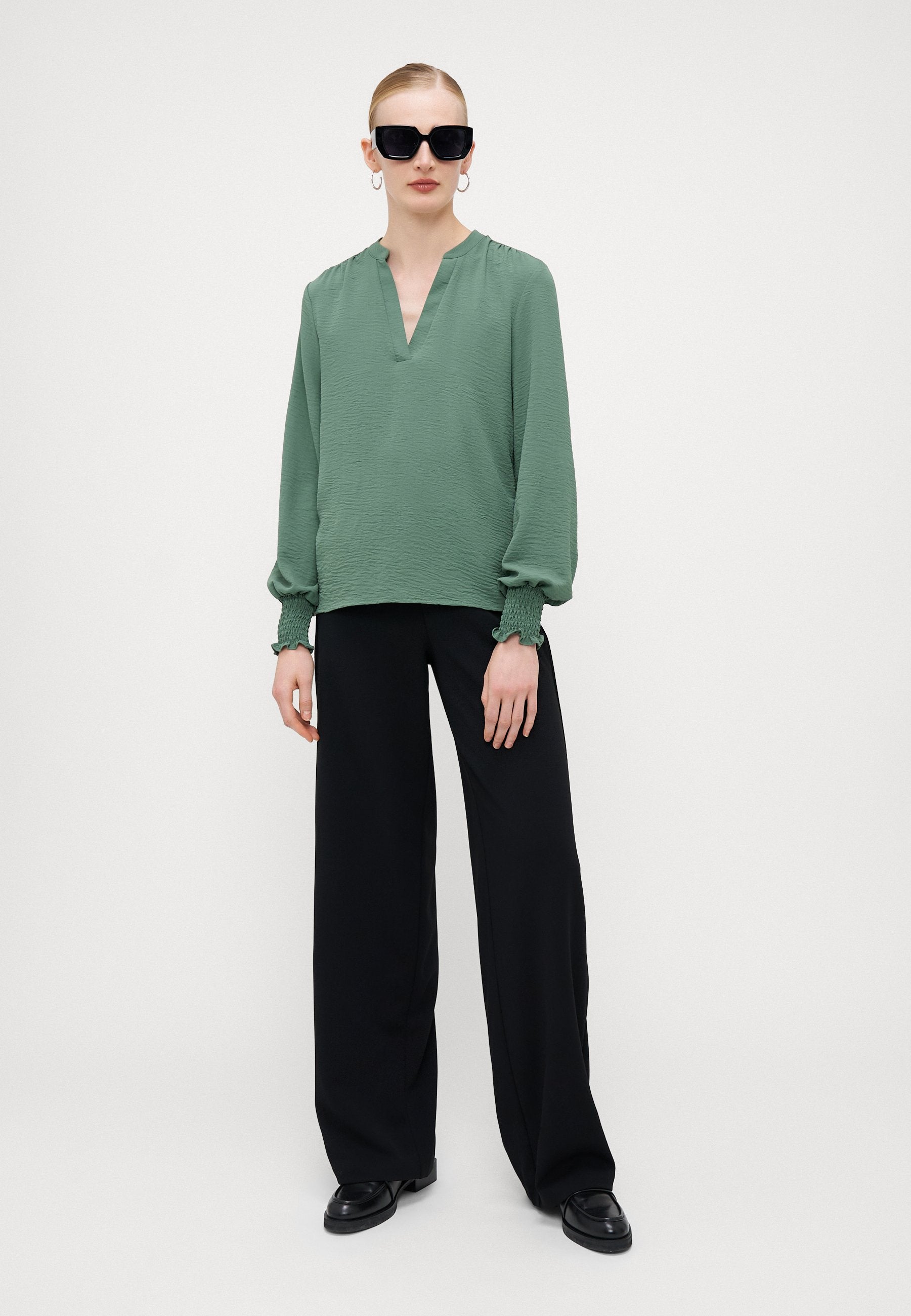 ONLMETTE V NECK SMOCK Media 2