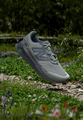 New Balance GAROE V2 - Trail running shoes - meteorite/slate grey