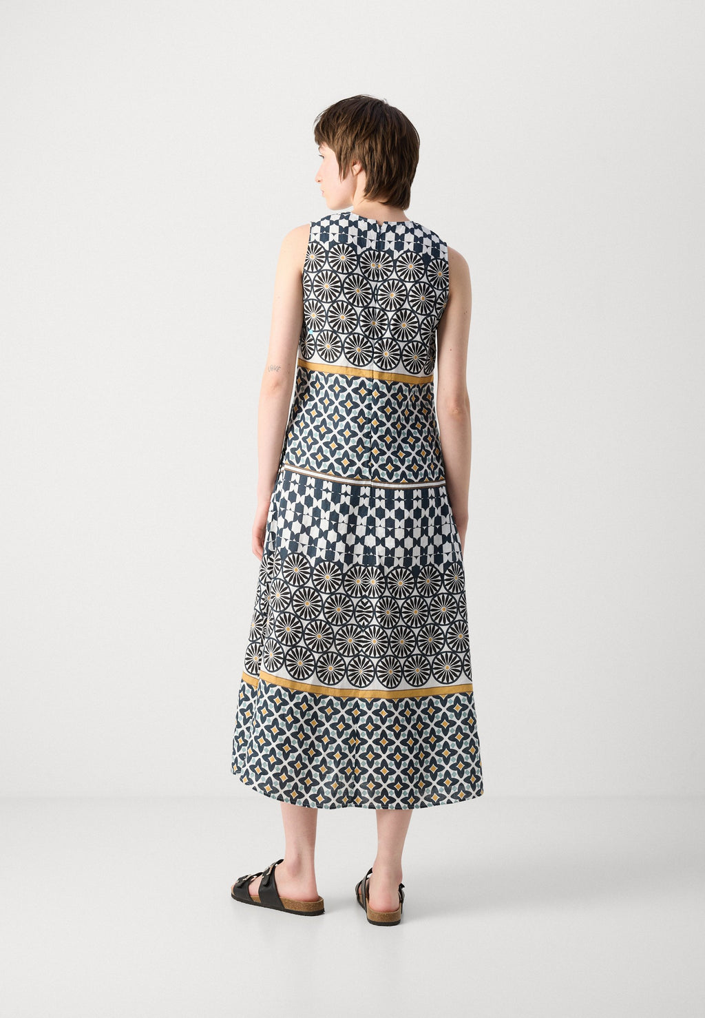 Marc O'Polo DRESS SLEEVELESS V NECK FIT AND FLARE SHAPE CUTLINES PRINTED