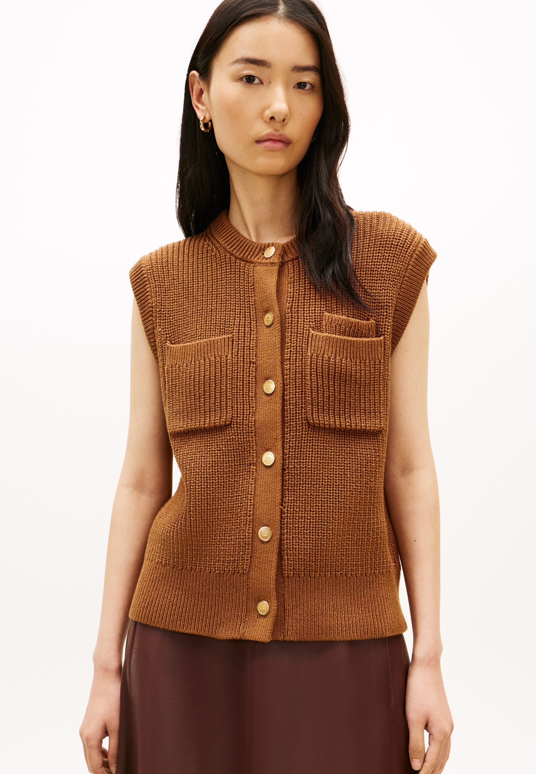 GOLD-TONE BUTTON RIB-KNIT VEST Media 3