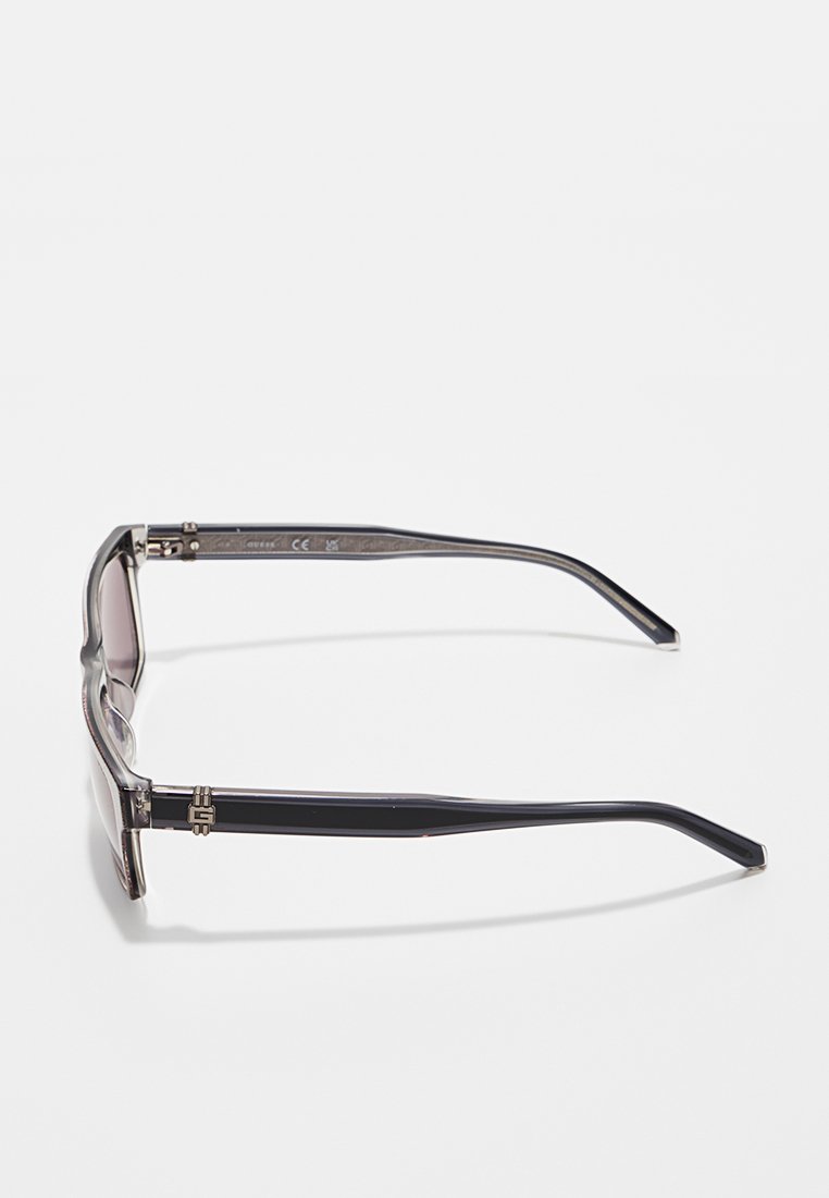 Guess SUNGLASSES