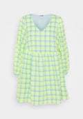 Noisy May Petite NMNEON  V NECK CHECK DRESS