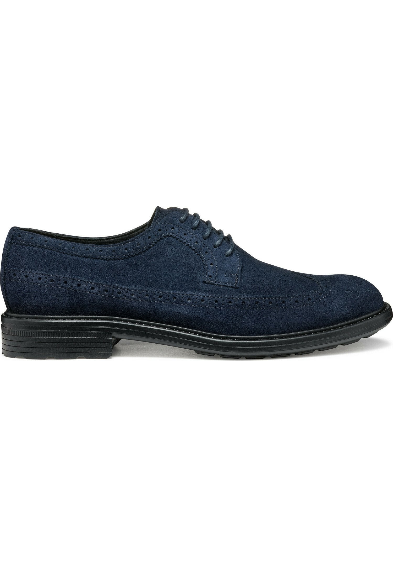 Navyblaue Wildleder-Dressschuhe mit Broguedetails, runder Spitze, schwarzer Gummisohle und sechs Ösen für Schnürsenkel, entworfen für formelle Anlässe.