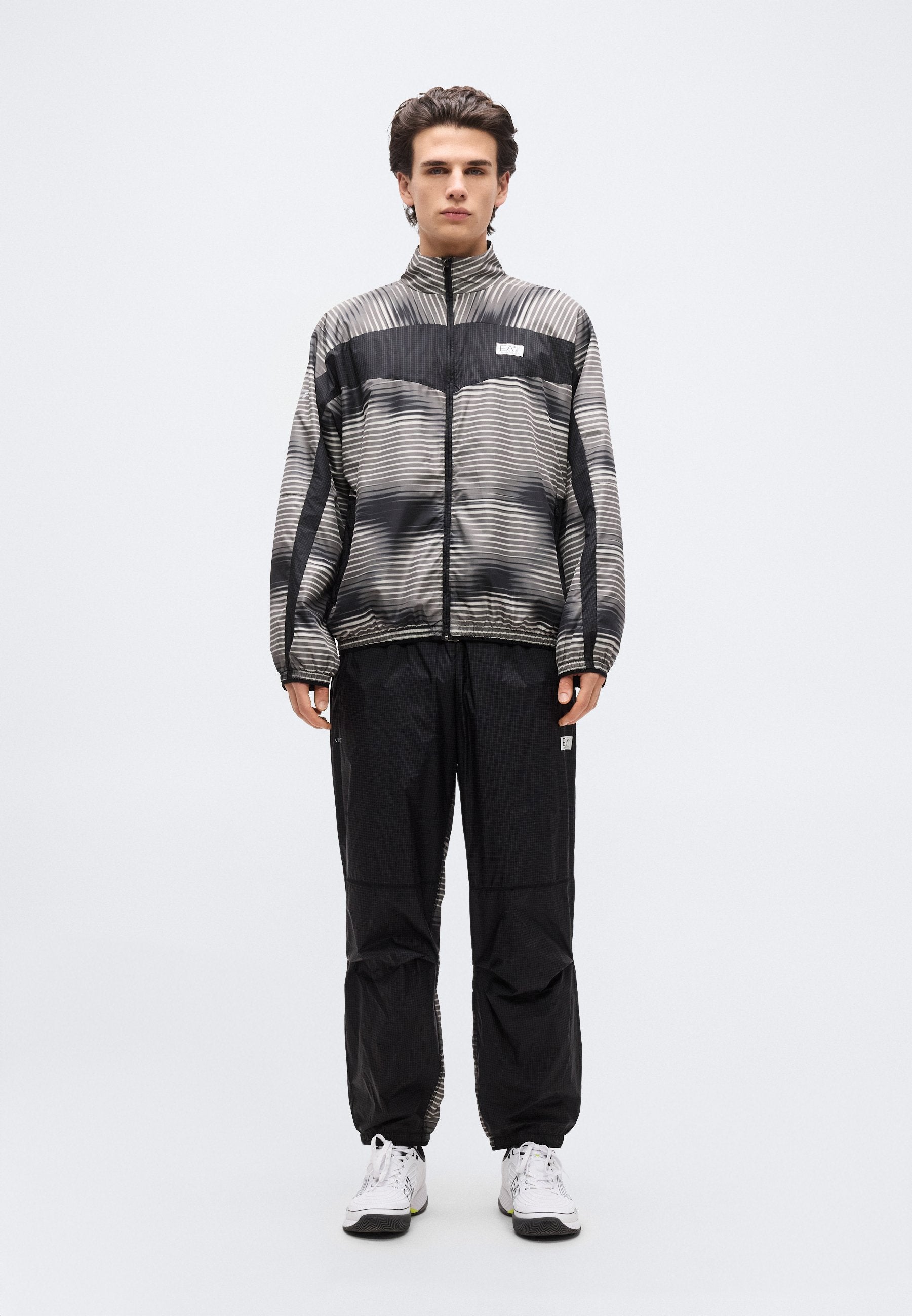 TRACKSUIT GRAPHIC Media 3